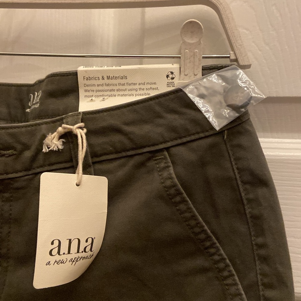 Ana- size 2 mid rise twill shorts - Picture 4 of 6